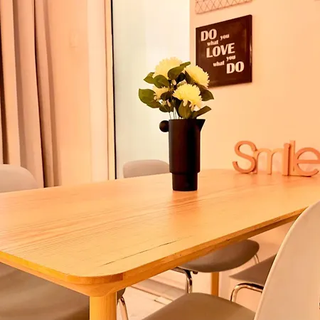 Your Perfect Escape - Bright And Elegant 2br In The Historic Heart Apartment