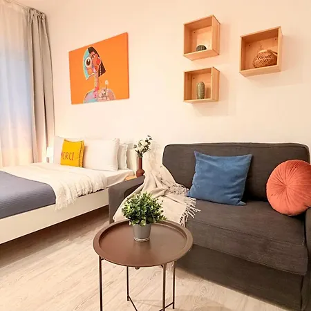 Your Perfect Escape - Bright And Elegant 2br In The Historic Heart Apartment