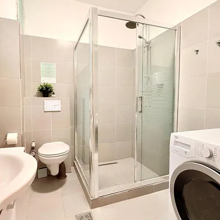 Your Perfect Escape - Bright And Elegant 2br In The Historic Heart Apartment